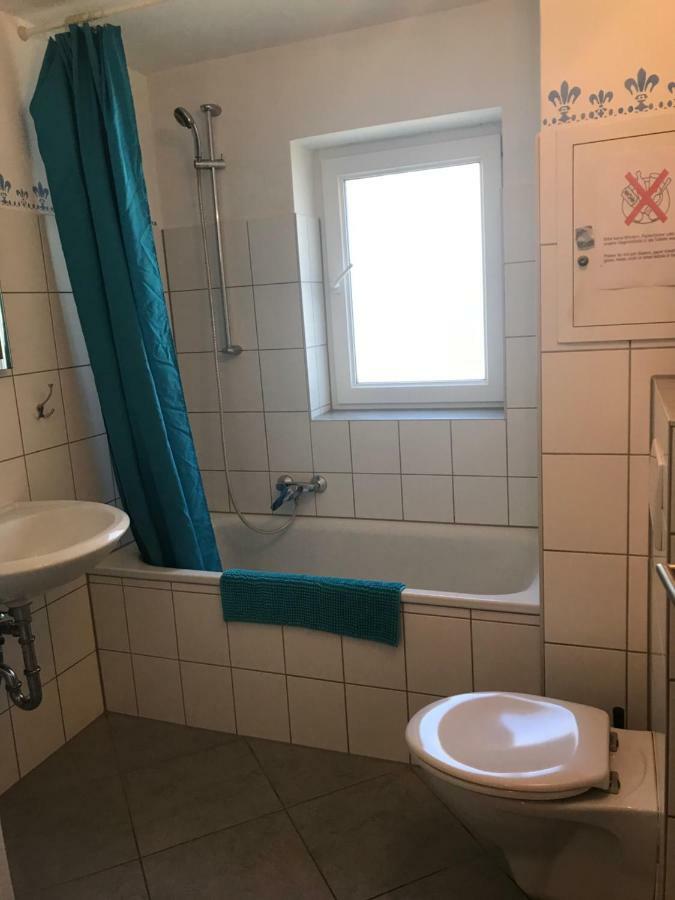 Unterkunft Fuer Arbeiter Und Monteure Gräfrath Exteriör bild