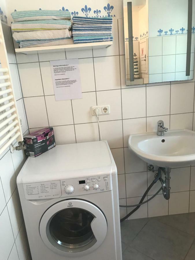 Unterkunft Fuer Arbeiter Und Monteure Gräfrath Exteriör bild